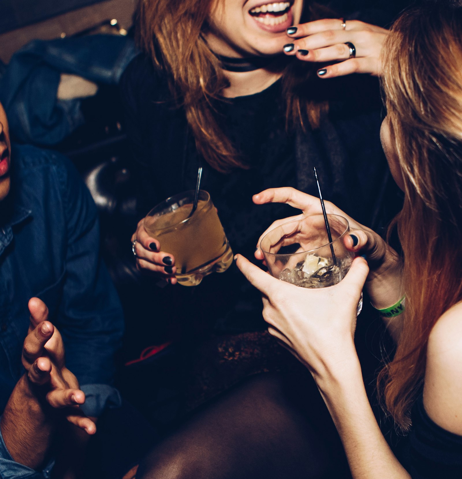 Two guests holding drinks and talking at a networking reception